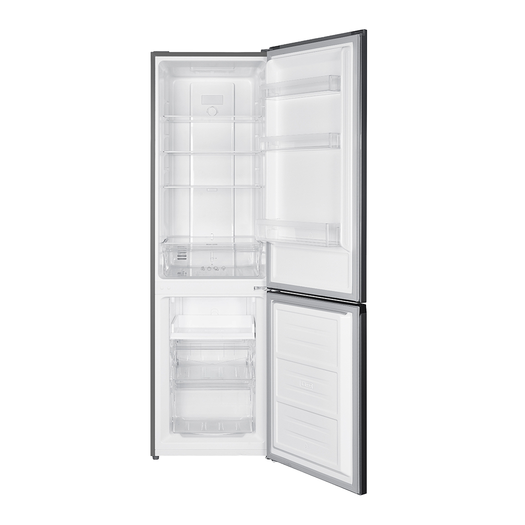 Un refrigerador abierto. Se ve el interior del refrigerador, hay estantes y cajones.