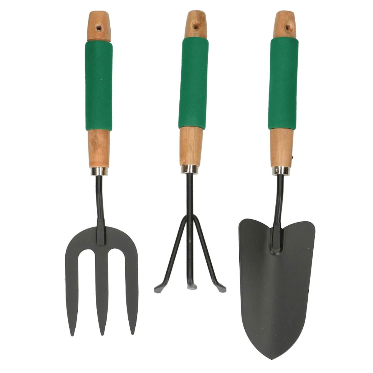 Drie tuingereedschappen: een vork, een hark en een schop, allemaal met houten handvatten en groene grepen.