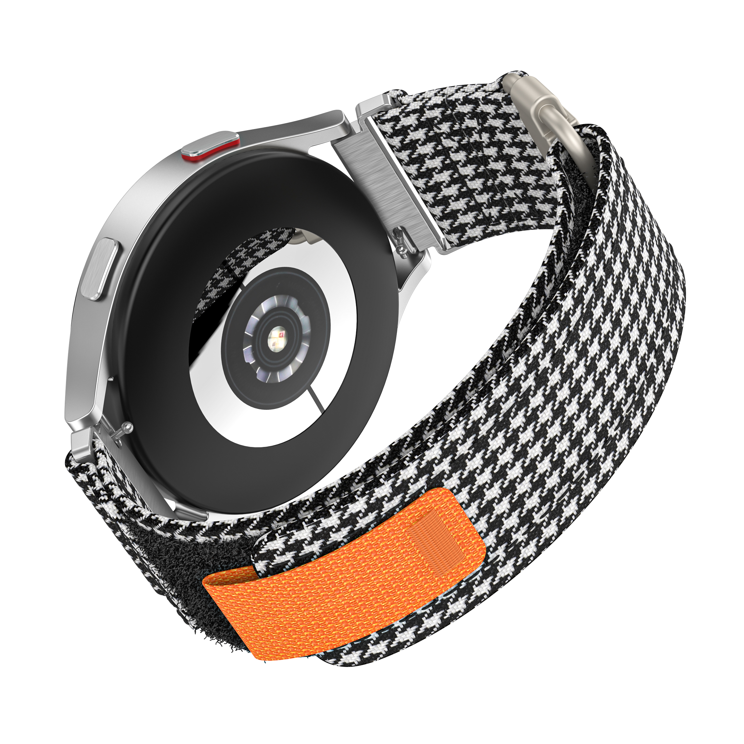 Zegarek z czarno-białym paskiem w pepitkę z pomarańczowym zapięciem. Odizolowany na białym tle.