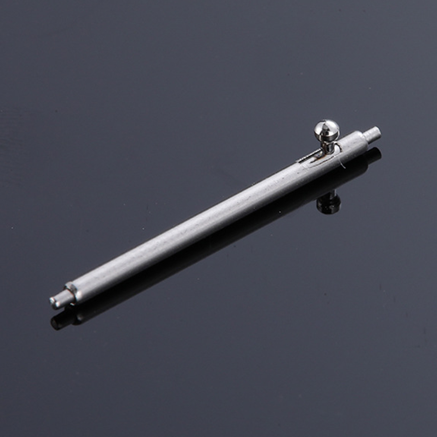 Srebrne metalowe narzędzie do teleskopów z małą kulką na jednym końcu, używane do zdejmowania pasków.