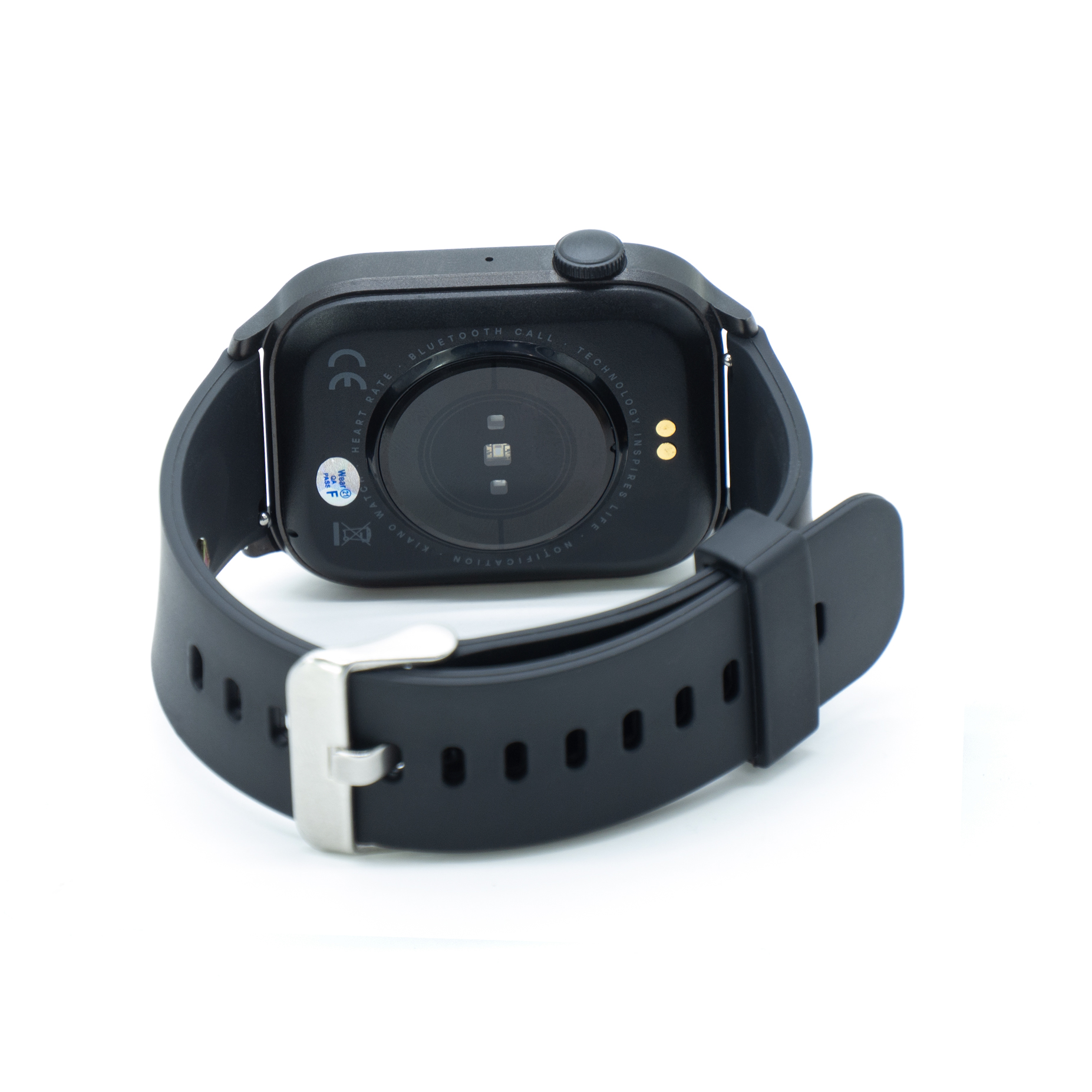 Czarny smartwatch, widok z tyłu. Pokazuje czujniki i pasek. Srebrna klamra.