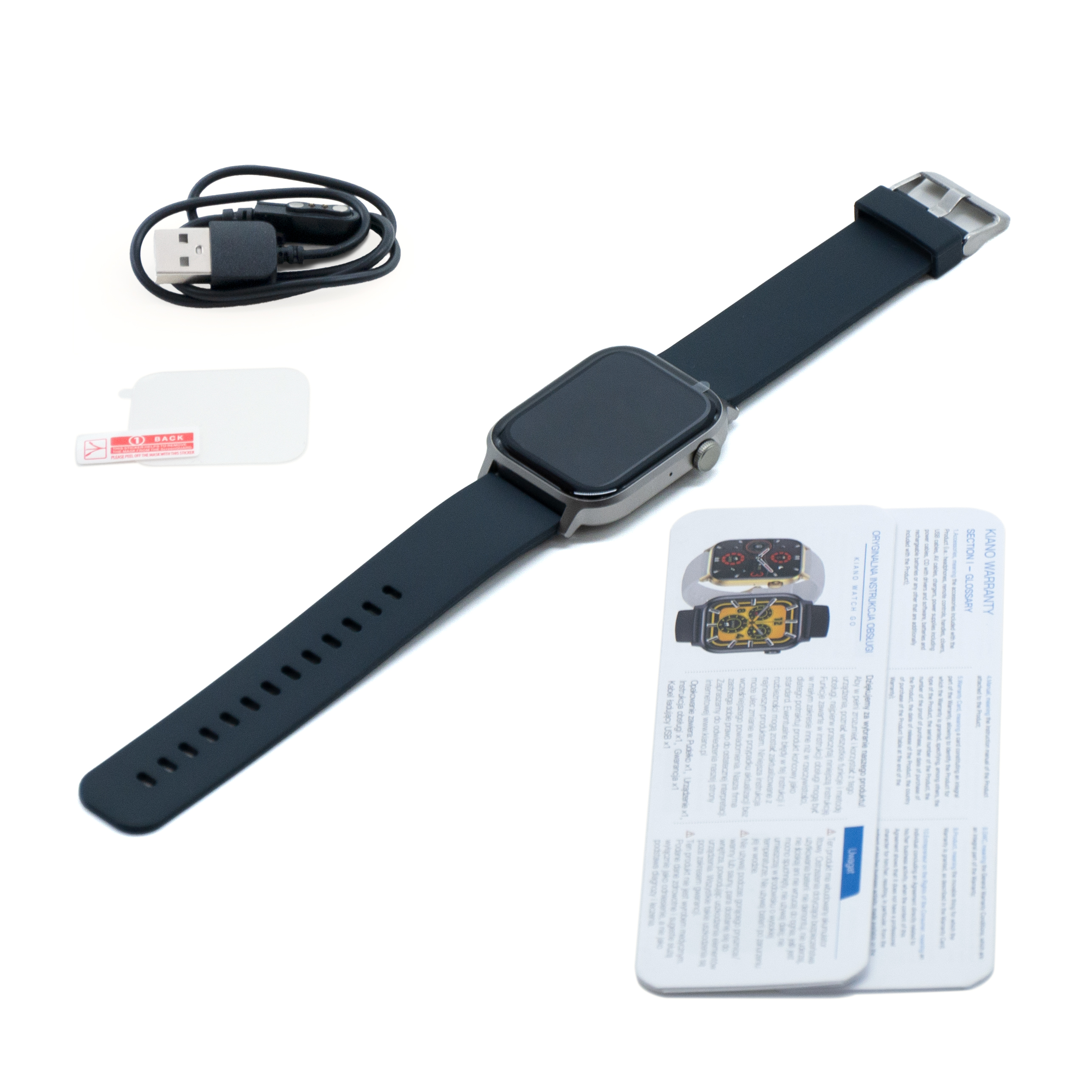 Smartwatch z paskiem, kablem USB, osłoną ekranu i kartą gwarancyjną na białej powierzchni.