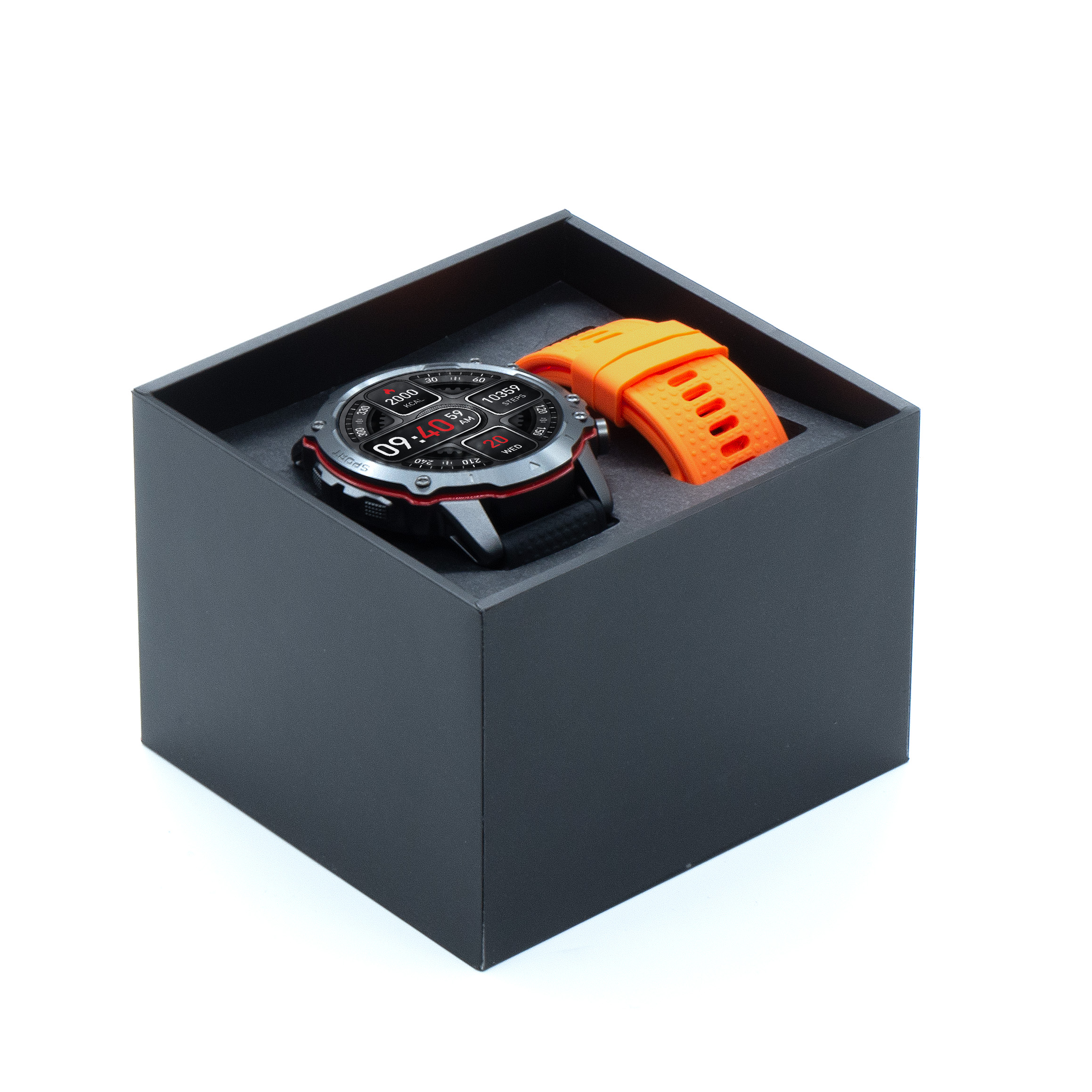 Smartwatch w czarnym pudełku z pomarańczowym paskiem. Białe tło.