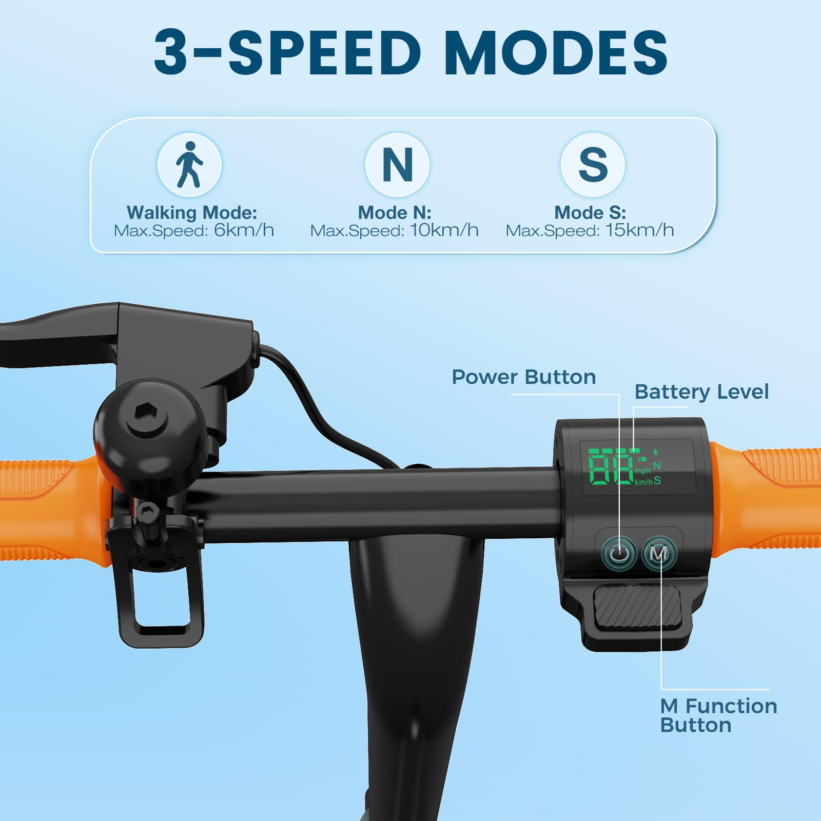 Zbliżenie kierownicy skutera z panelem sterowania, pomarańczowymi uchwytami i dzwonkiem.