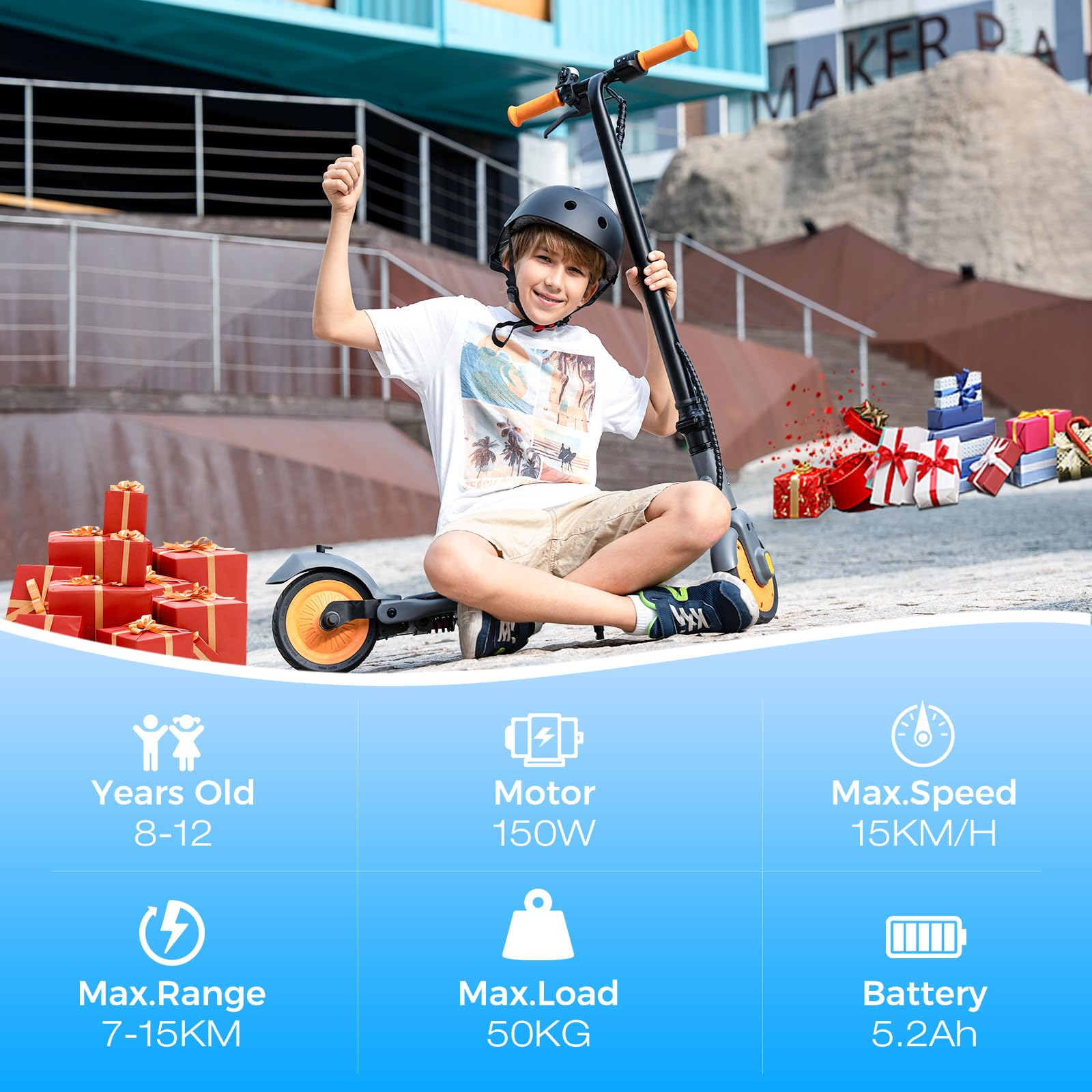 Chłopiec na hulajnodze, z kciukiem w górę. Prezenty w tle z informacjami o hulajnodze.