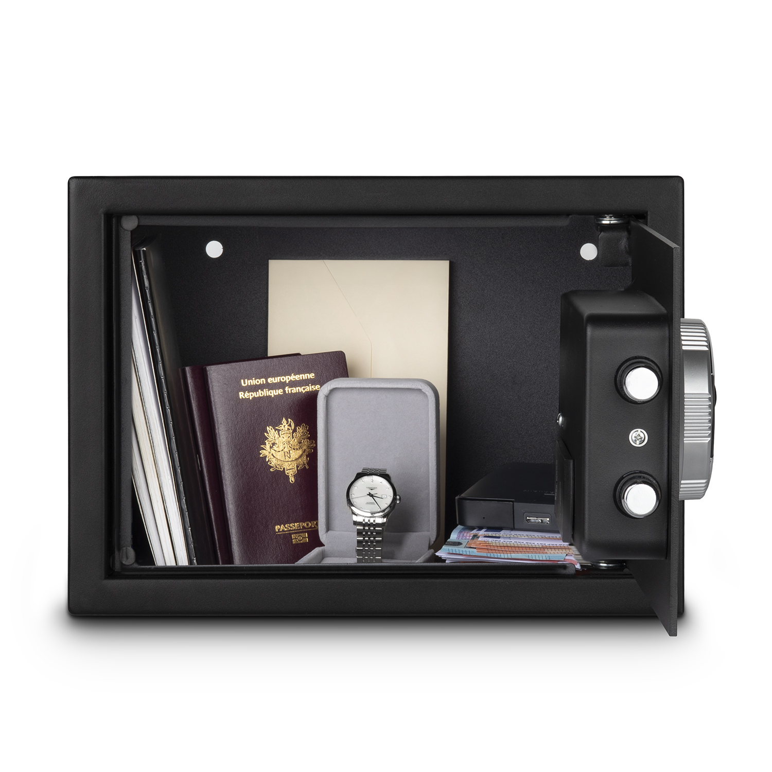 Offener schwarzer Safe. Innen: Reisepass, Uhr, Dokumente und Bargeld. Der Safe steht auf einem Holzregal. Schwarzer Innenraum.