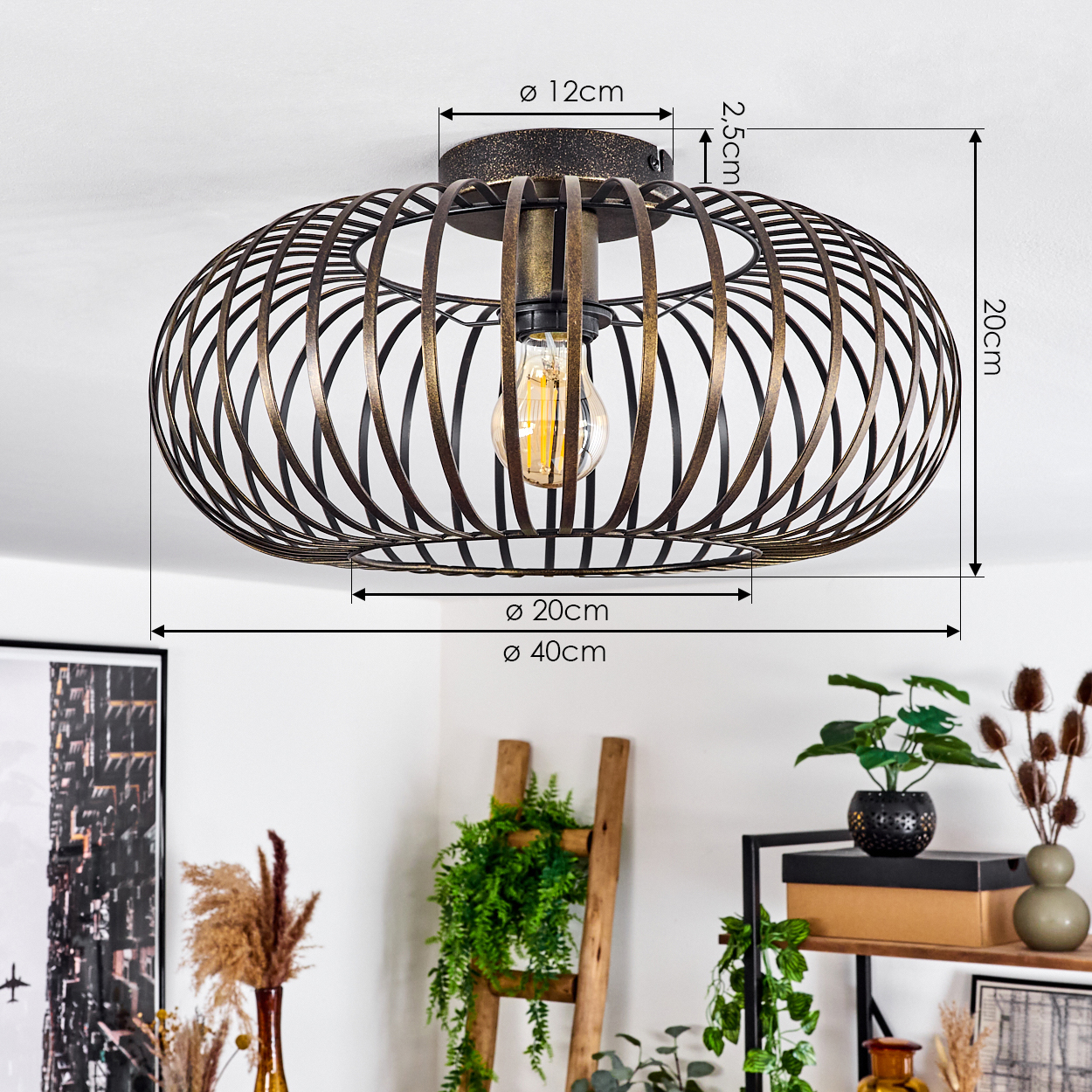 Deckenleuchte mit käfigartigem Design. Sie hat einen dunklen Metallrahmen und eine Edison-Glühbirne.