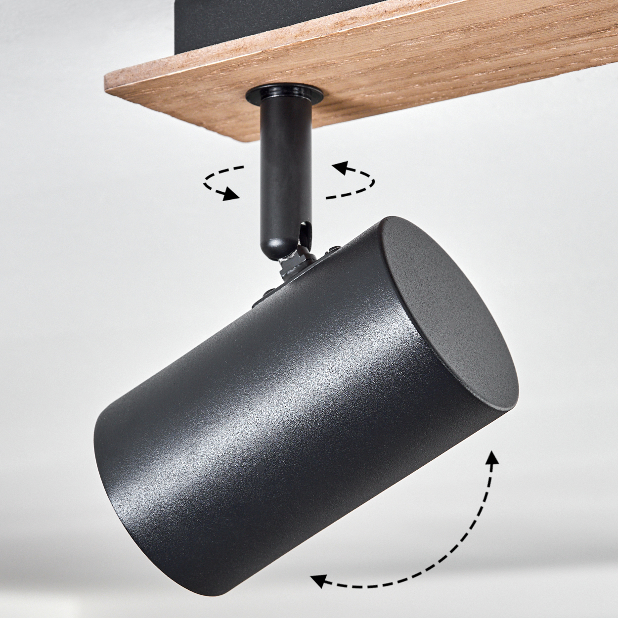 Ein schwarzer Scheinwerfer zeigt seine einstellbare Drehung vor einem weißen Hintergrund.