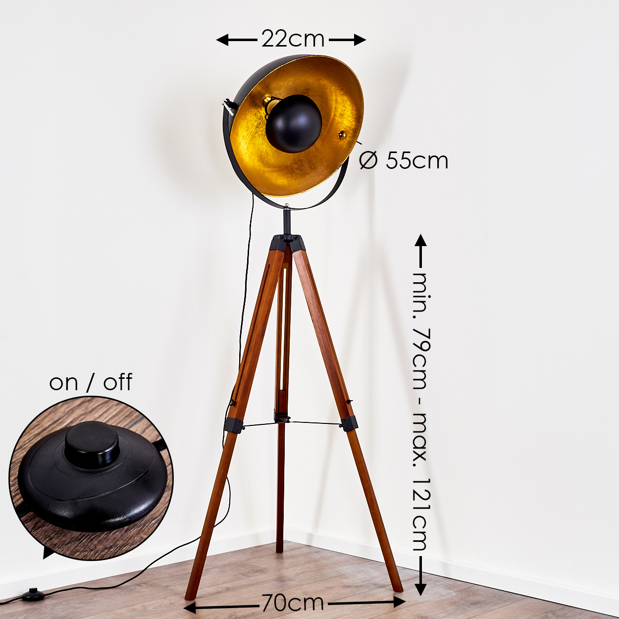 Eine schwarz-goldene Stehlampe mit Stativfuß. Die Lampe hat einen Fußschalter und Maße sind angegeben.