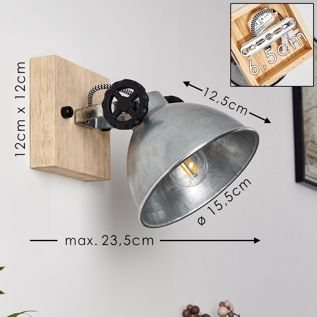 Wandlampe mit Holzsockel, Metall-Lampenschirm, Maße sind angegeben.