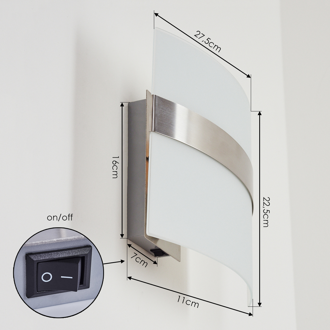 Eine Wandleuchte mit Abmessungen und Details zum Ein-/Ausschalter.