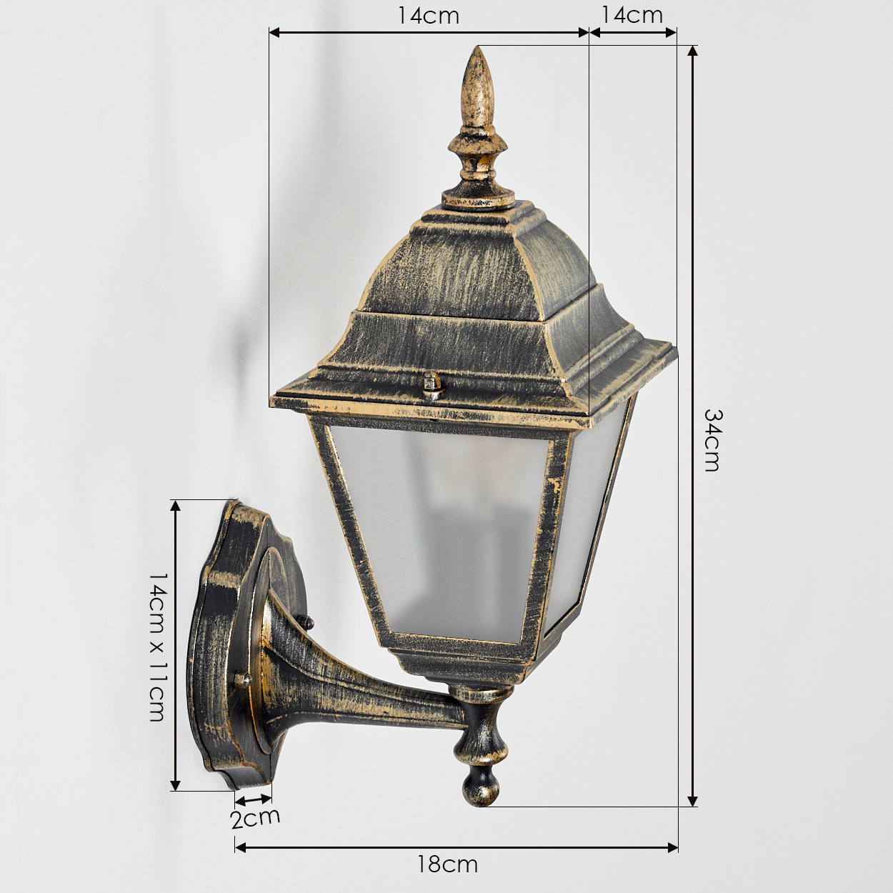 Ein Diagramm, das die Abmessungen einer Wandleuchte zeigt. Die Lampe ist schwarz und gold mit einer Glasfront.