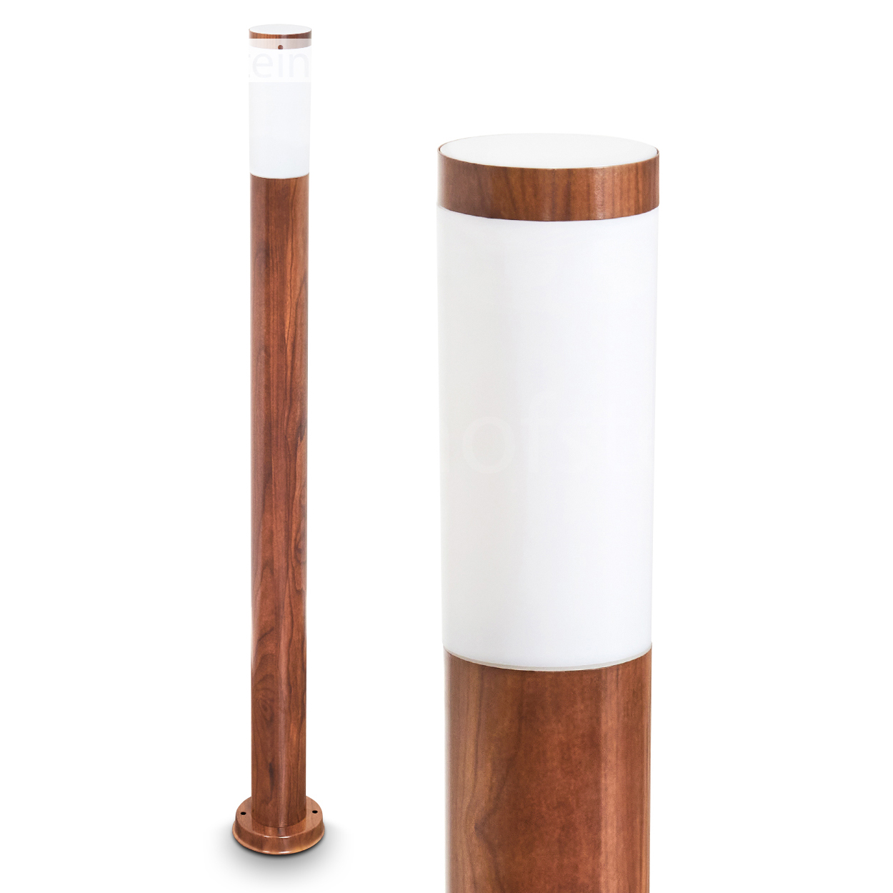 Eine hohe Lampe mit Holzpfahl und weißem Oberteil, mit kleinerem Holzsockel, isoliert auf Weiß.