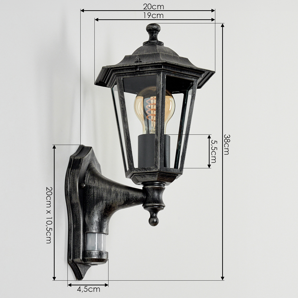 Eine schwarze Wandlampe mit den Maßen: 20 cm x 10,5 cm, 20 cm Breite und 4,5 cm Tiefe. Mit Bewegungssensor.