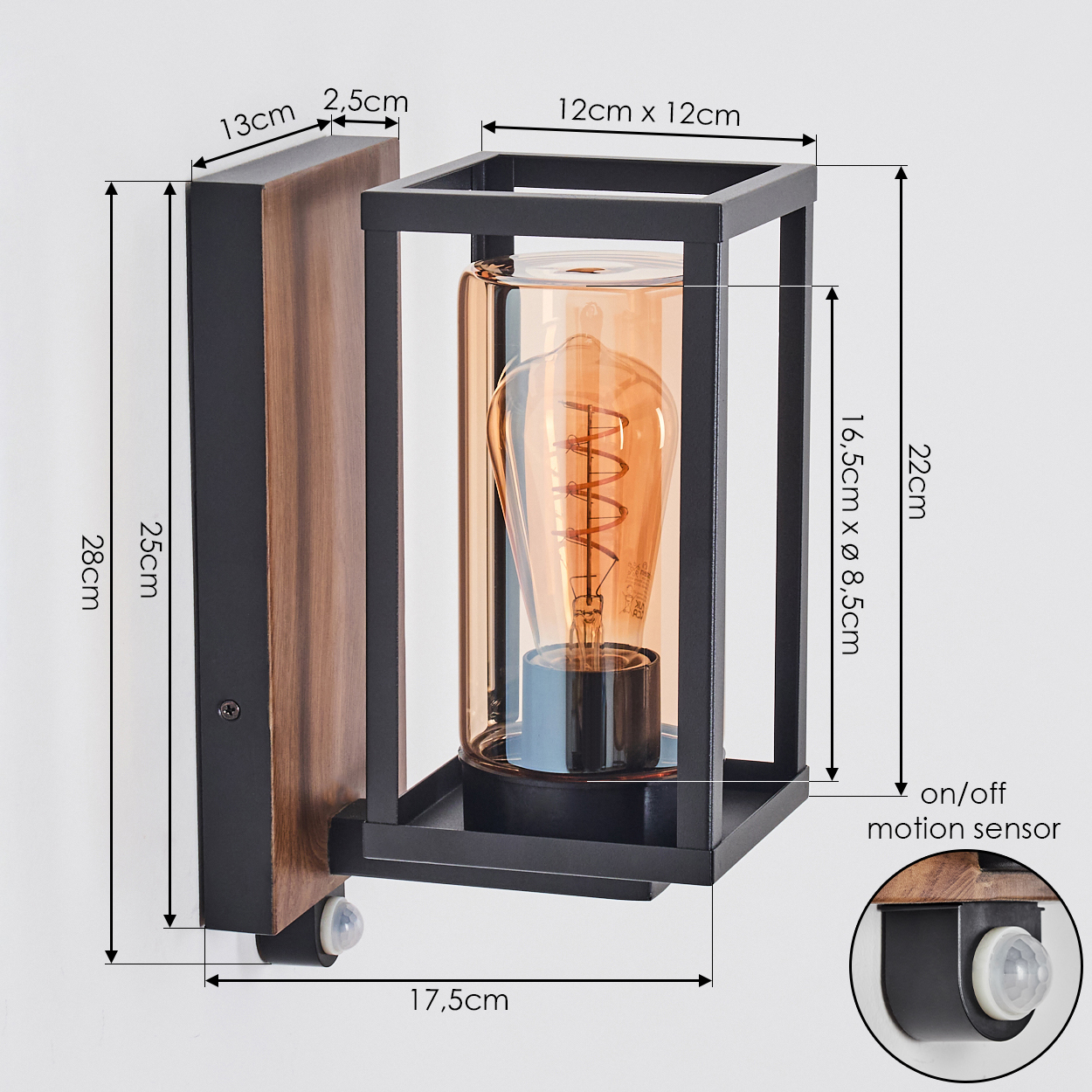 Lampe mit Maßen: Holzsockel, schwarzer Rahmen, Glaszylinder, Glühbirne und Bewegungssensor.
