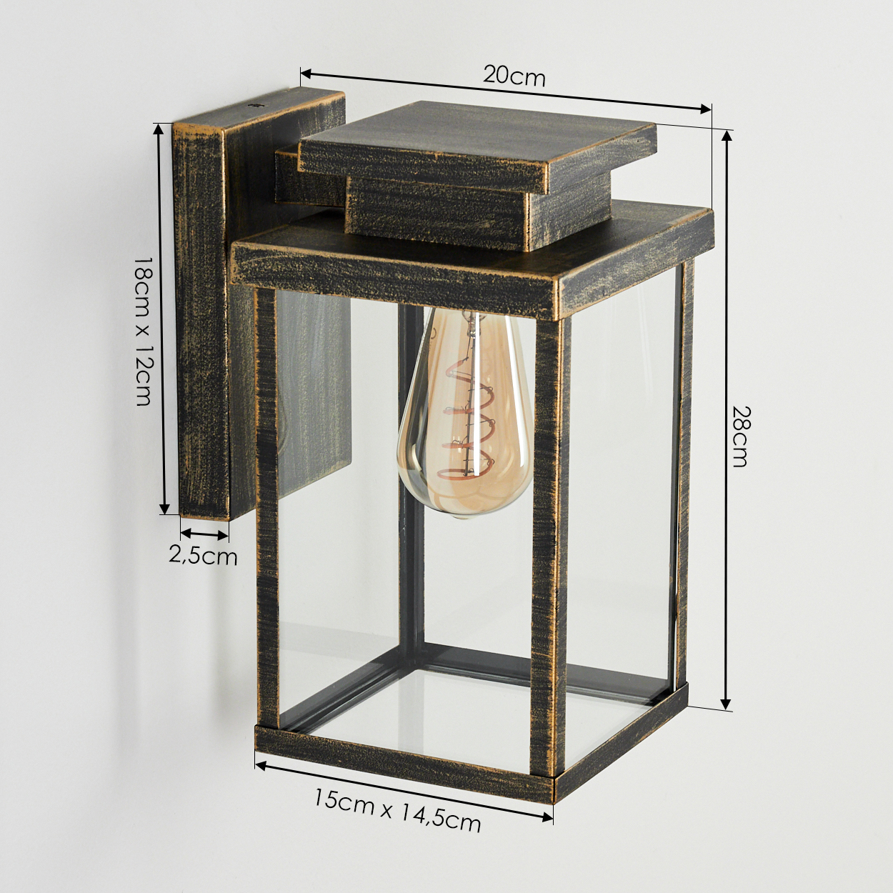 Eine bronzefarbene Außenwandleuchte mit Glasgehäuse und dekorativer Glühbirne. Maße sind angegeben.