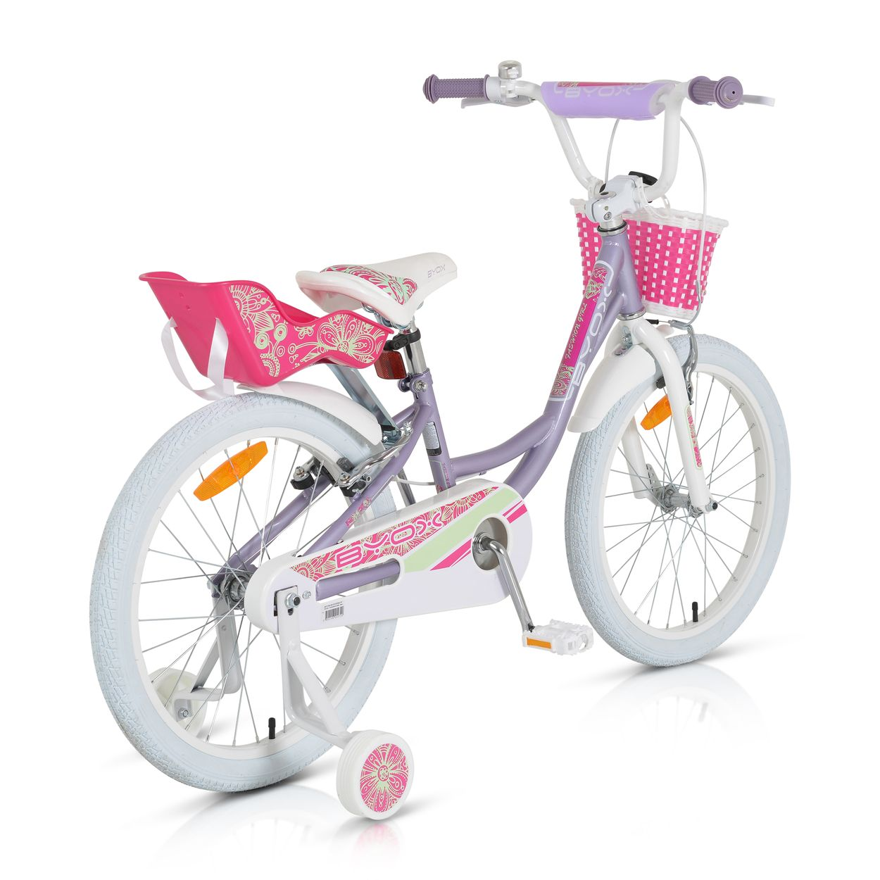 Ein lila-weißes Kinderfahrrad mit Stützrädern, einem Korb und einem Gepäckträger.