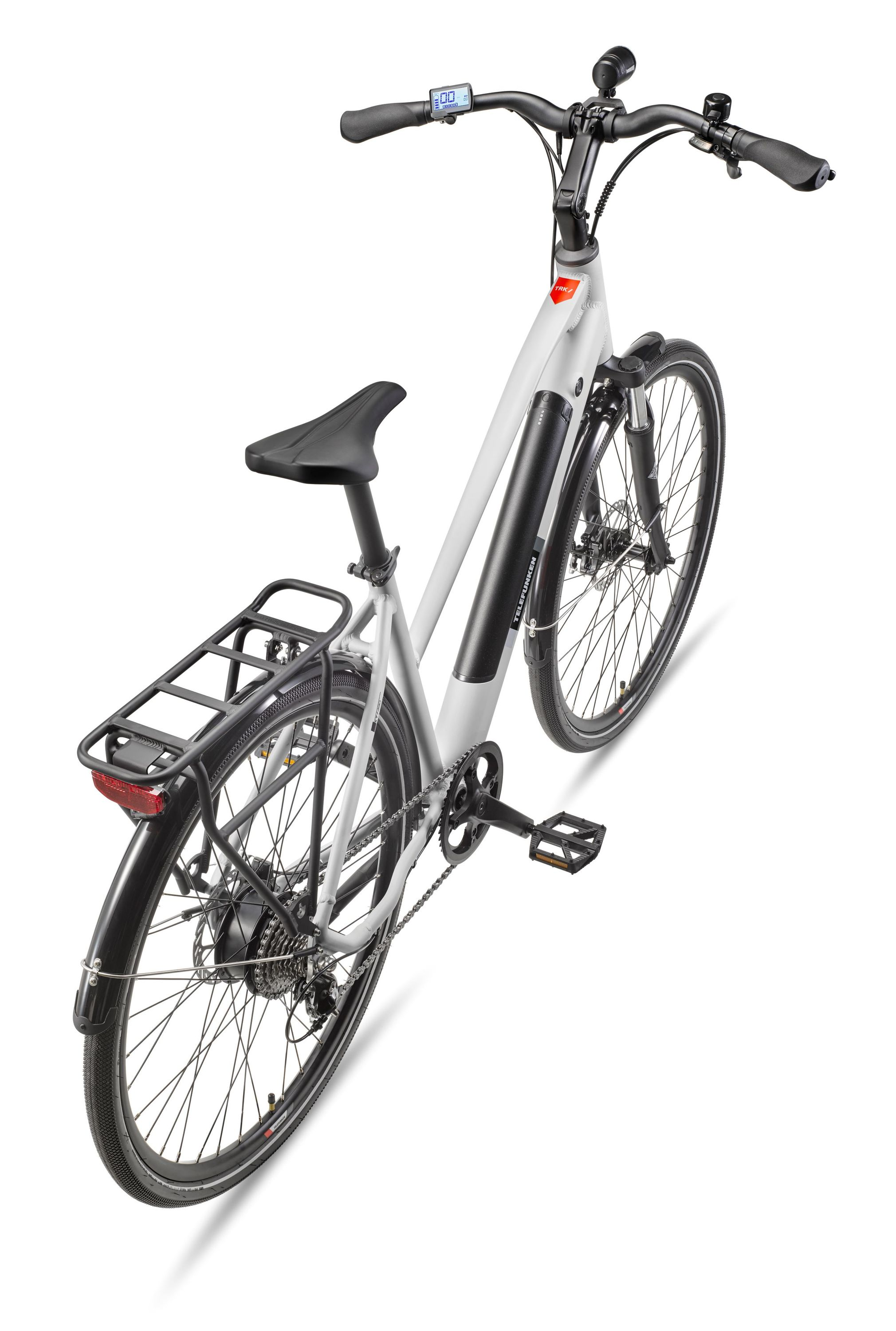 Draufsicht auf ein graues Elektrofahrrad. Das Fahrrad hat schwarze Reifen, einen Gepäckträger und ein rotes Licht.
