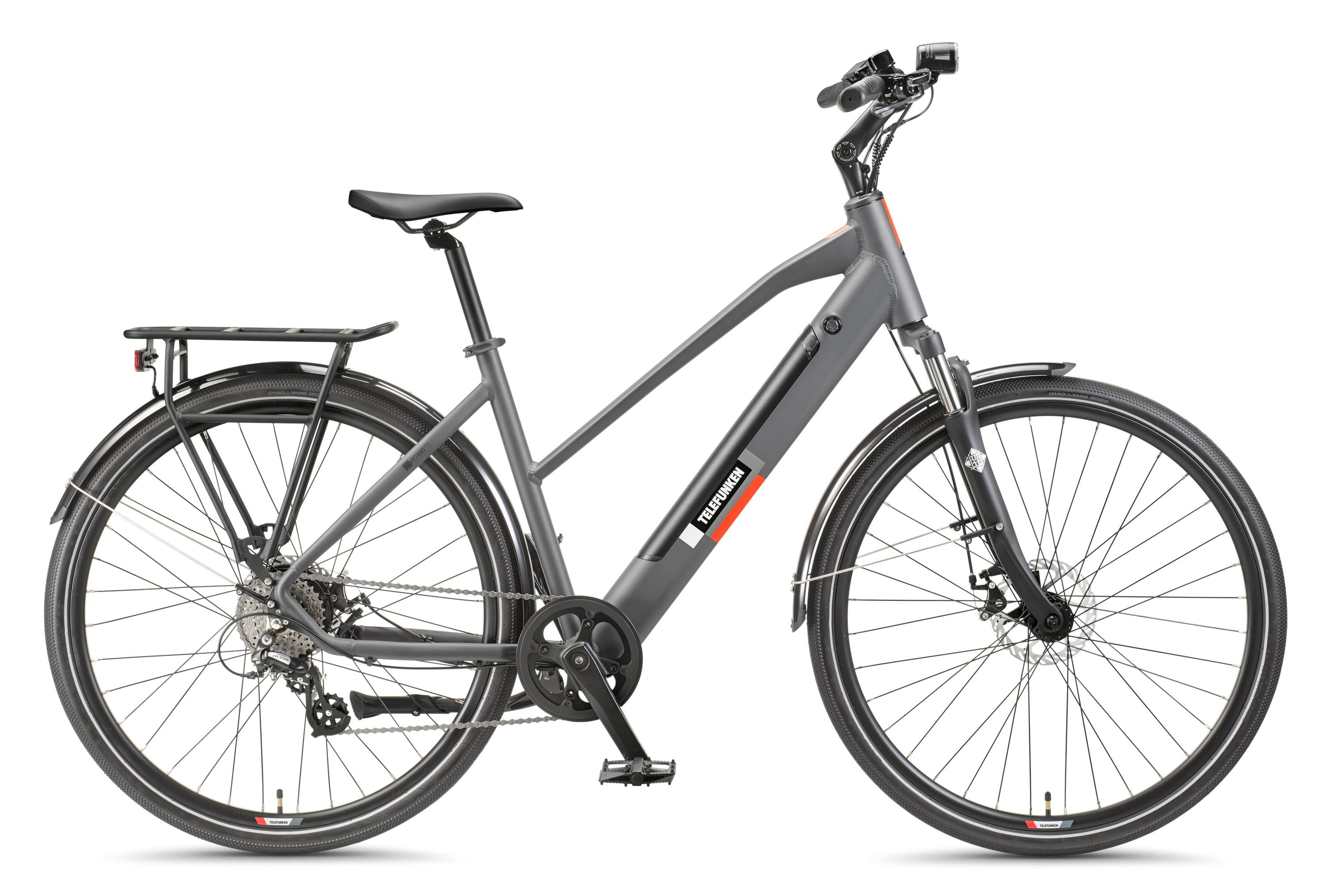 Graues Elektrofahrrad auf Weiß. Es hat schwarze Reifen und einen Gepäckträger. Das Logo ist Telefunken.