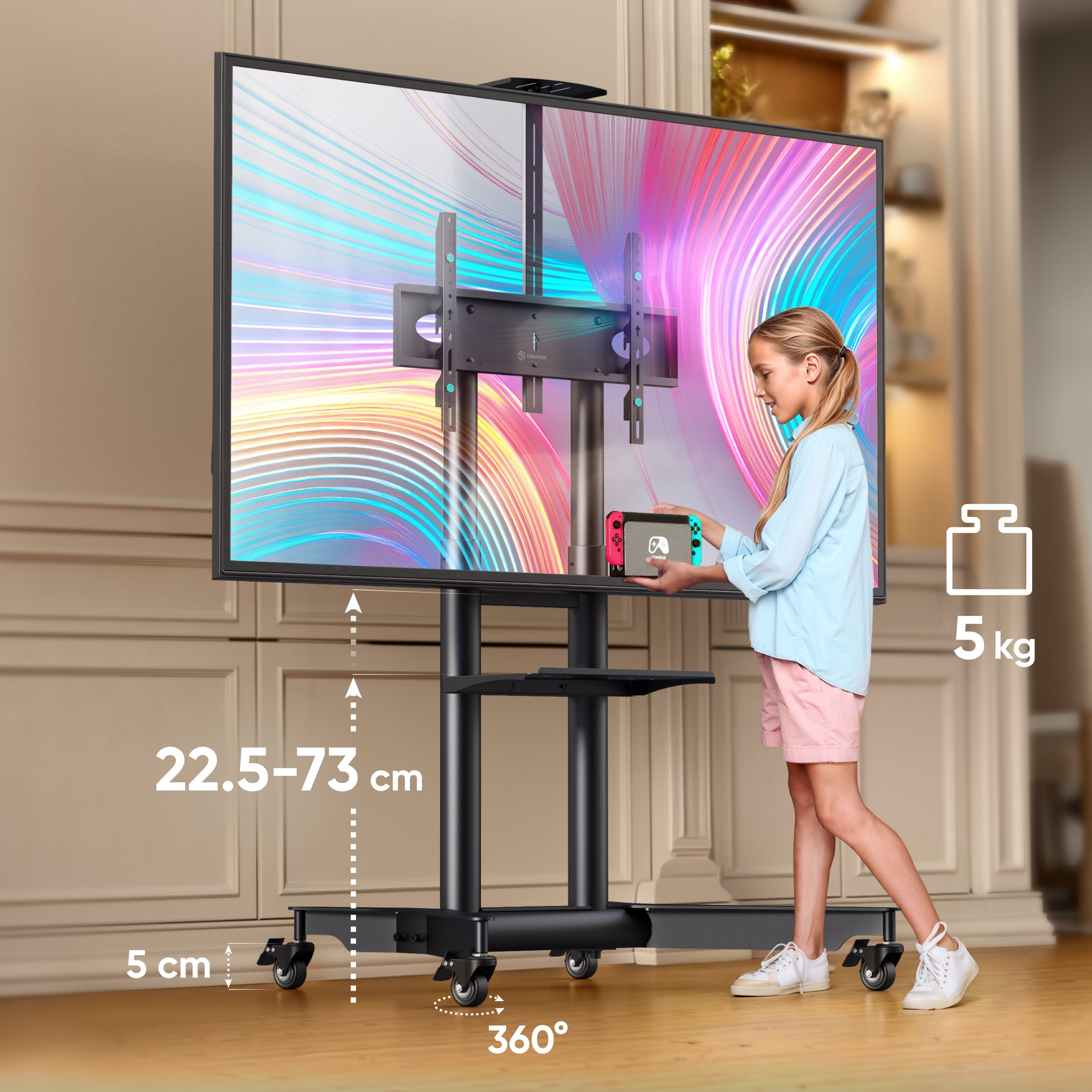 Dziewczyna stoi obok telewizora na stojaku, trzymając kontroler do gier. Telewizor wyświetla kolorowe linie. Symbol wagi.