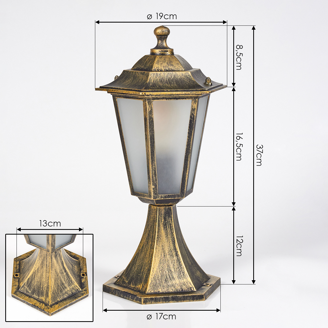 Goldene Außenlampe mit Abmessungen, auf weißem Hintergrund und Detailausschnitt.