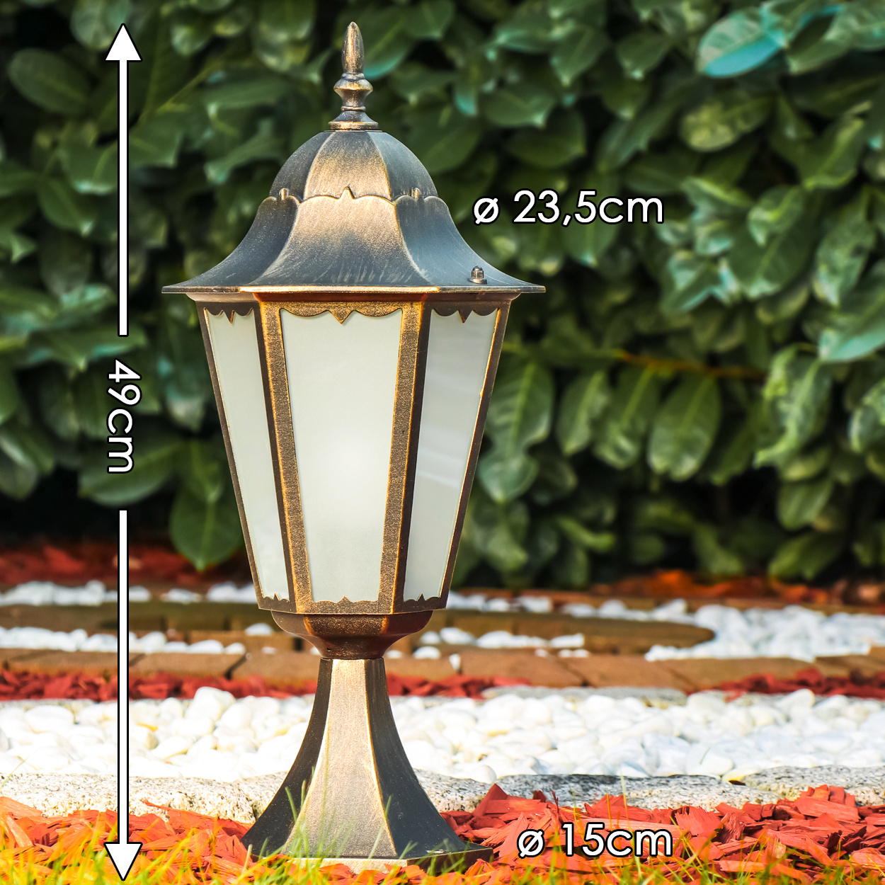 Eine dekorative Außenlampe mit den angegebenen Abmessungen: 49 cm Höhe, 23,5 cm Durchmesser und 15 cm Basisdurchmesser.