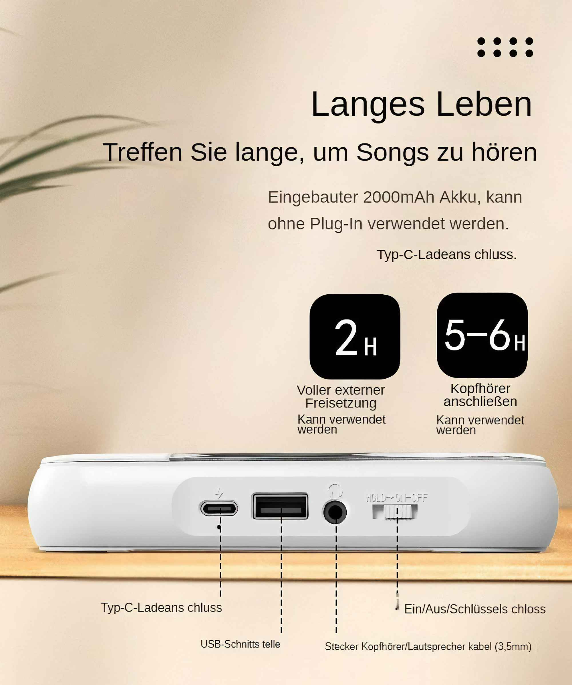 Ein weißes Gerät mit Knöpfen und Anschlüssen, das Lade- und Verbindungsdetails für Kopfhörer anzeigt.