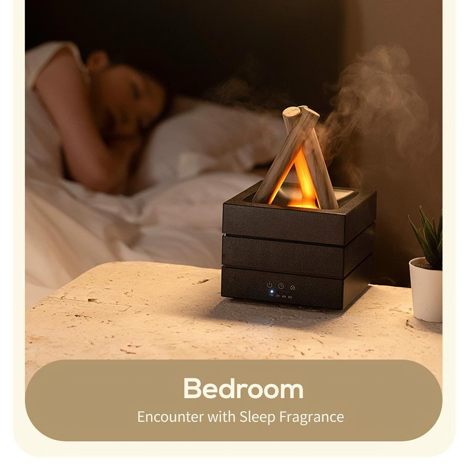 Ein schwarzer Diffusor, der wie ein Lagerfeuer gestaltet ist, steht auf einem Tisch neben einem Bett, in dem eine Person schläft. Text: 'Schlafzimmer'.