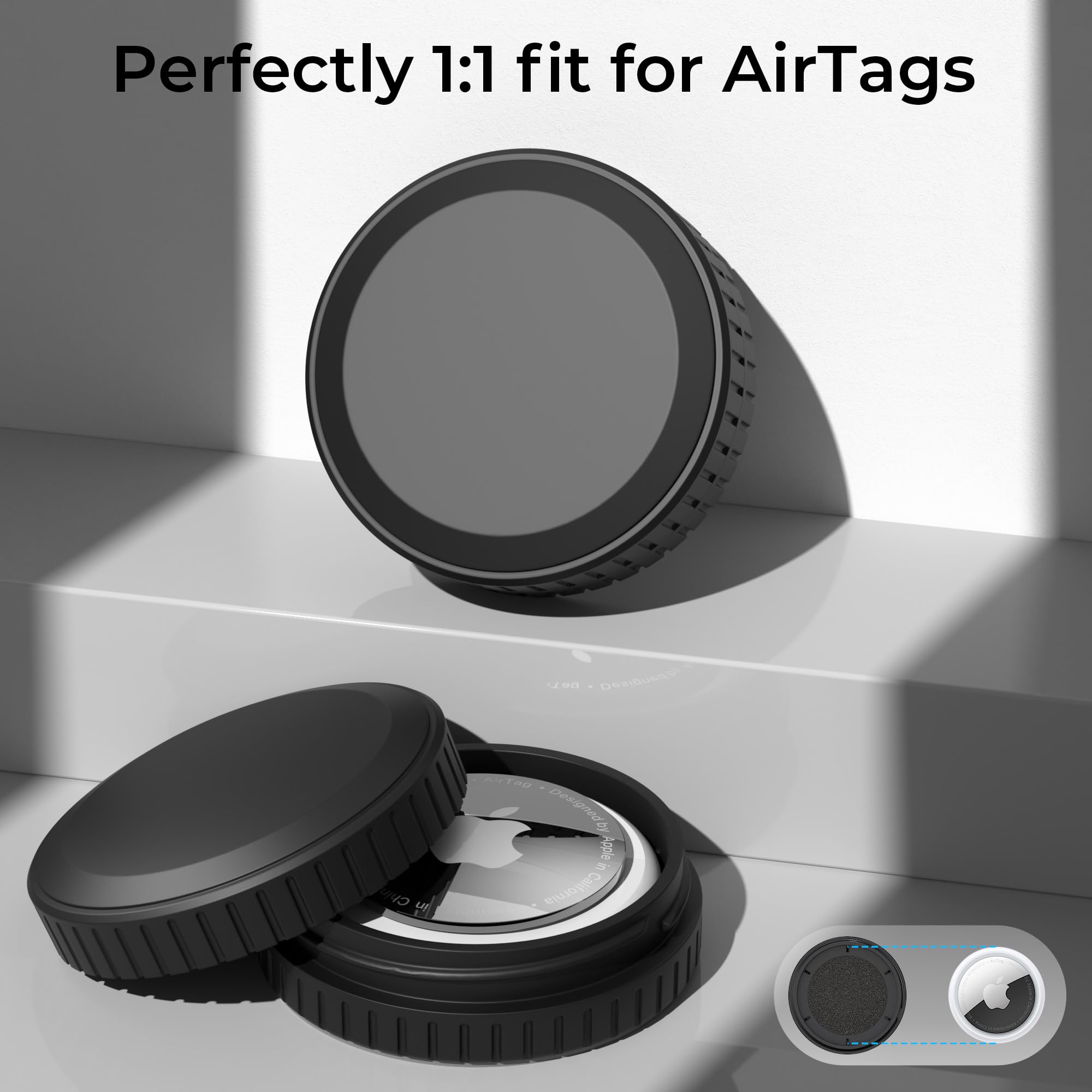 Schwarzes AirTag-Gehäuse mit offenem Deckel. Der AirTag ist im Gehäuse sichtbar. Das Gehäuse hat einen roten Akzent.