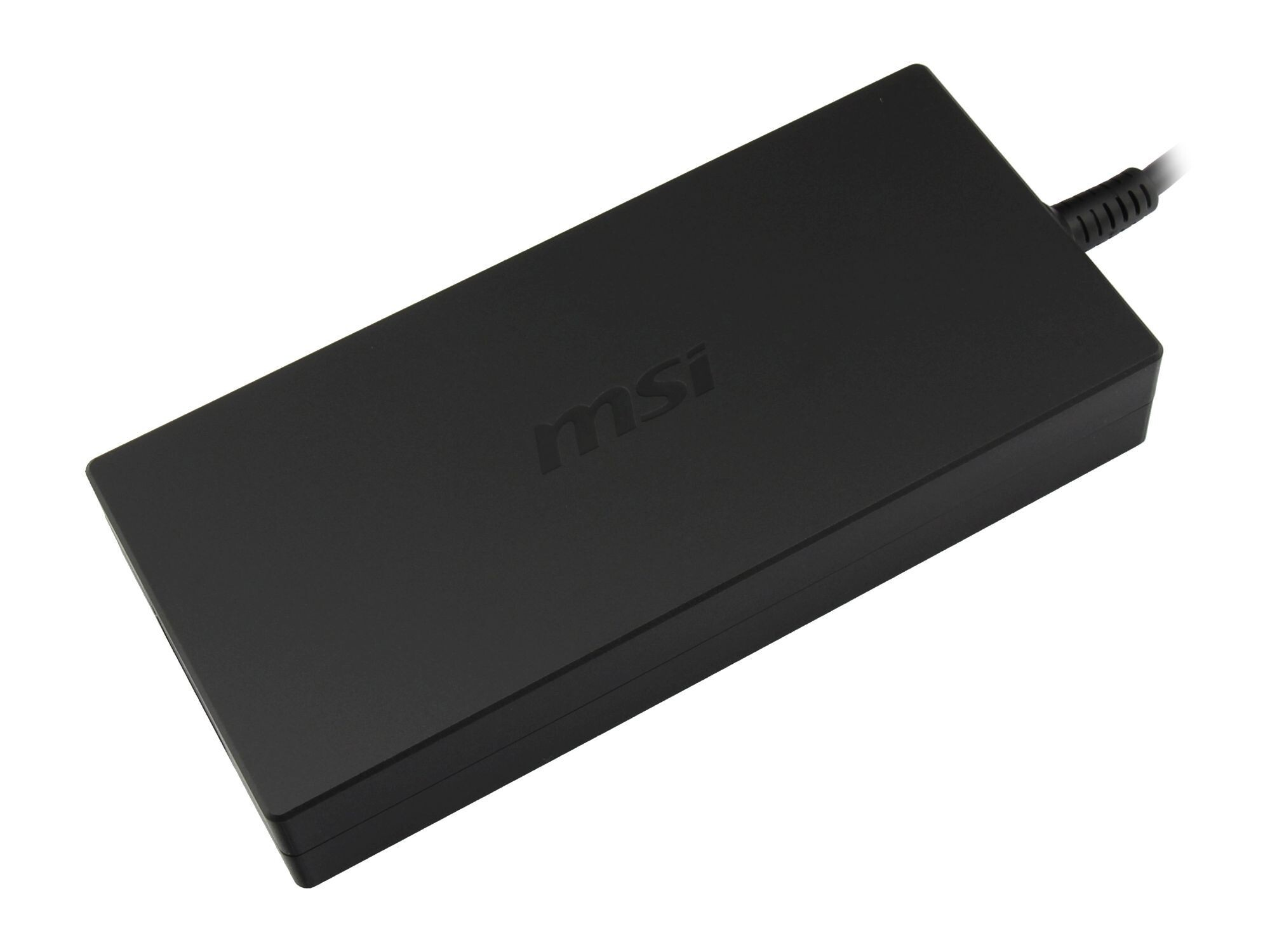 Ein schwarzes MSI-Laptop-Netzteil. Es hat ein schwarzes Gehäuse mit dem 'msi'-Logo oben.