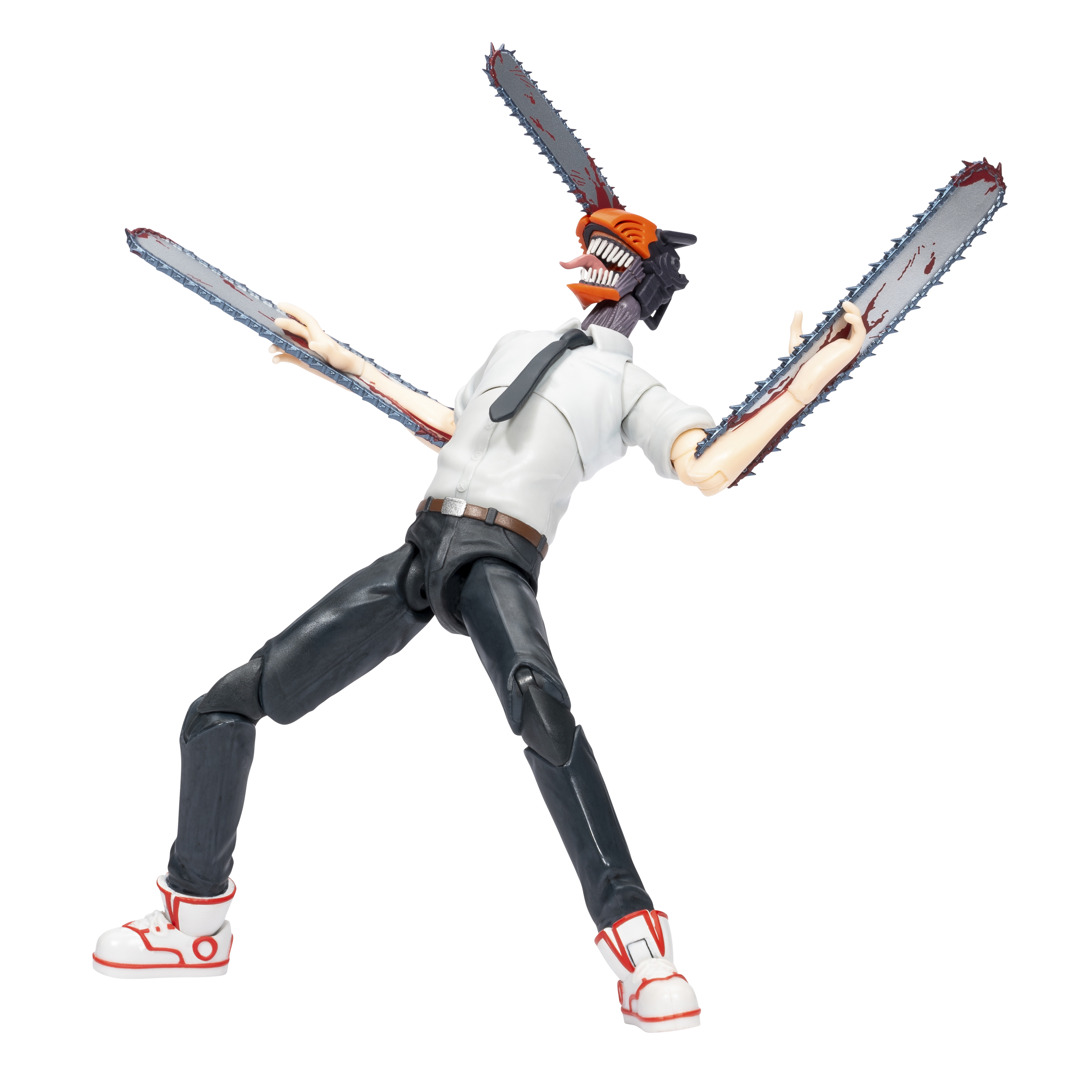 Figur eines Kettensägenmannes in Actionpose. Er hat Kettensägen für Arme und am Kopf, mit weißem Hintergrund.