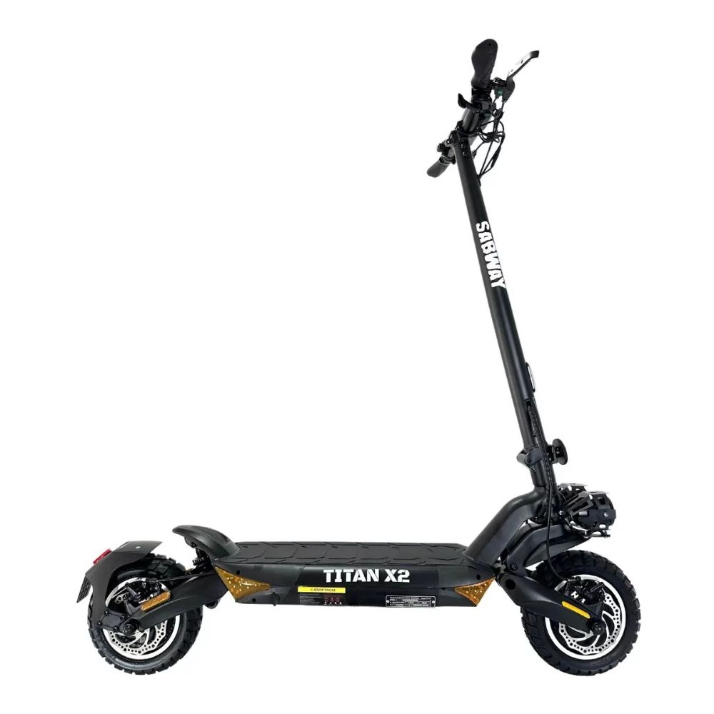 Patinete eléctrico negro. El patinete está sobre un fondo blanco, con ruedas y luces grandes.
