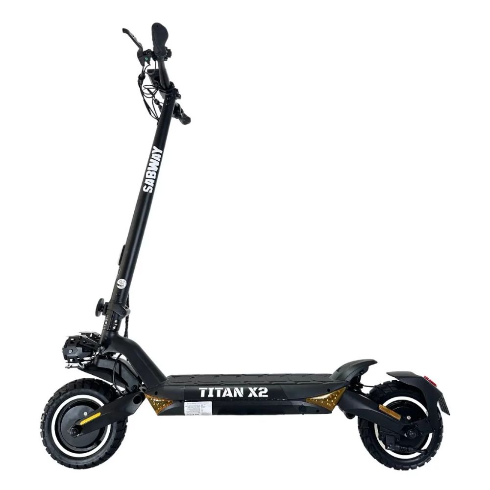 Patinete eléctrico negro. El patinete está sobre un fondo blanco. Tiene ruedas grandes y luces.