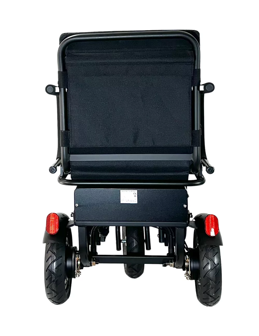 La parte trasera de un scooter de movilidad negro con asiento negro, marco negro y luces traseras.