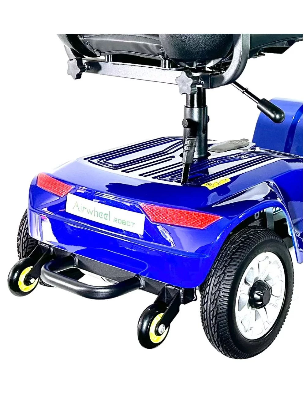 Parte trasera de un scooter de movilidad azul. Muestra luces traseras, ruedas y el logotipo de la marca. Fondo blanco.