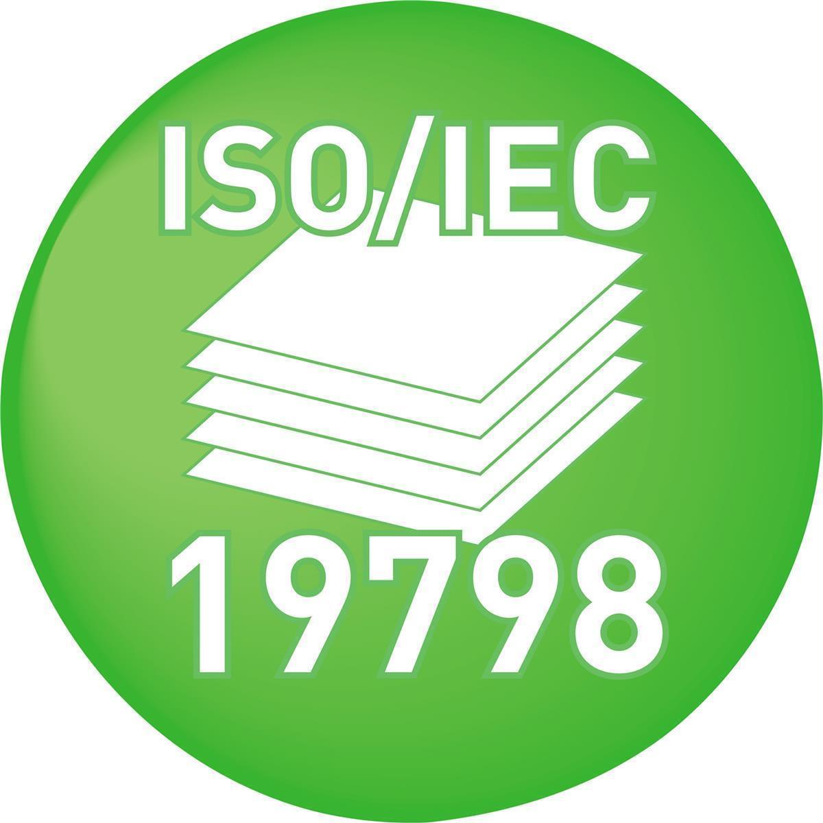 Zielone okrągłe logo z napisem 'ISO/IEC' i '19798' w białym tekście. Jest to logo certyfikacji.