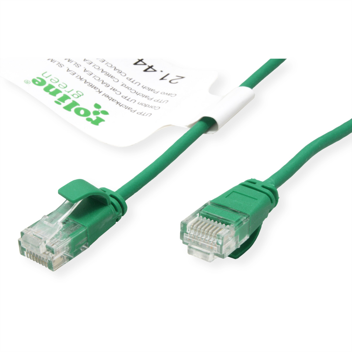 Zielony kabel ethernet z złączami RJ45 i białą etykietą, na białym tle.