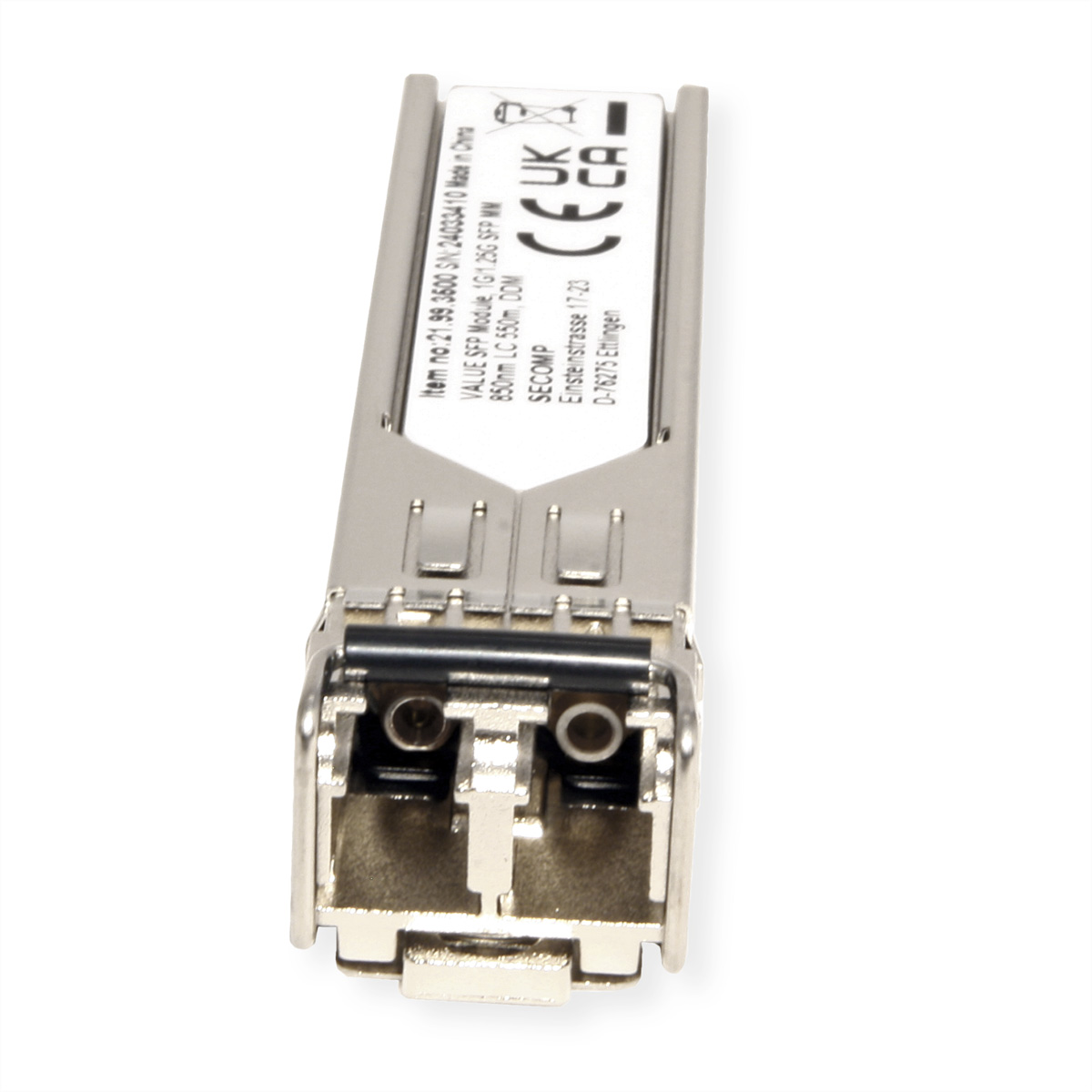 Module SFP argenté avec étiquettes de texte sur fond blanc.