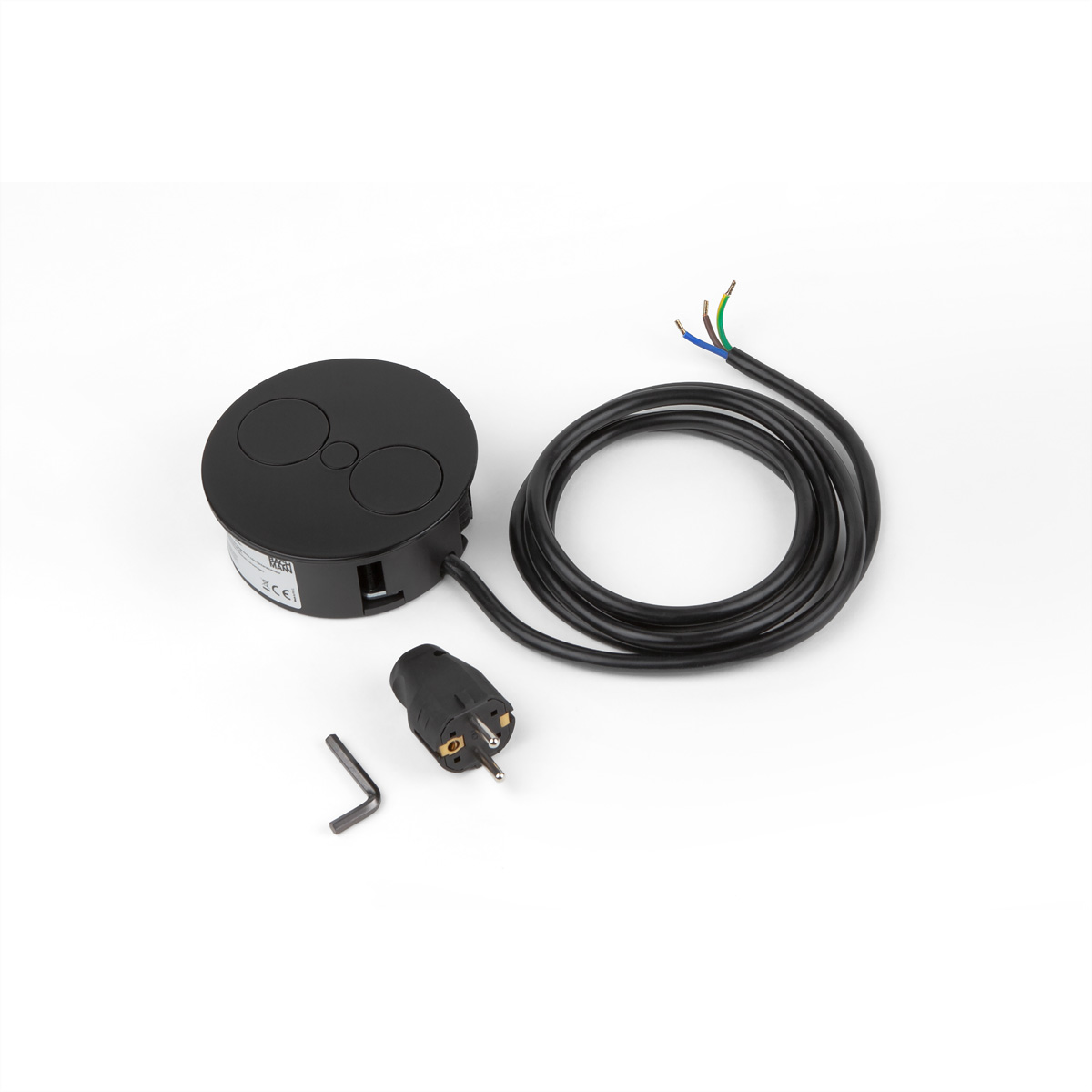 Czarne gniazdo z czarnym przewodem i wtyczką. Obecny jest również klucz imbusowy. Białe tło.