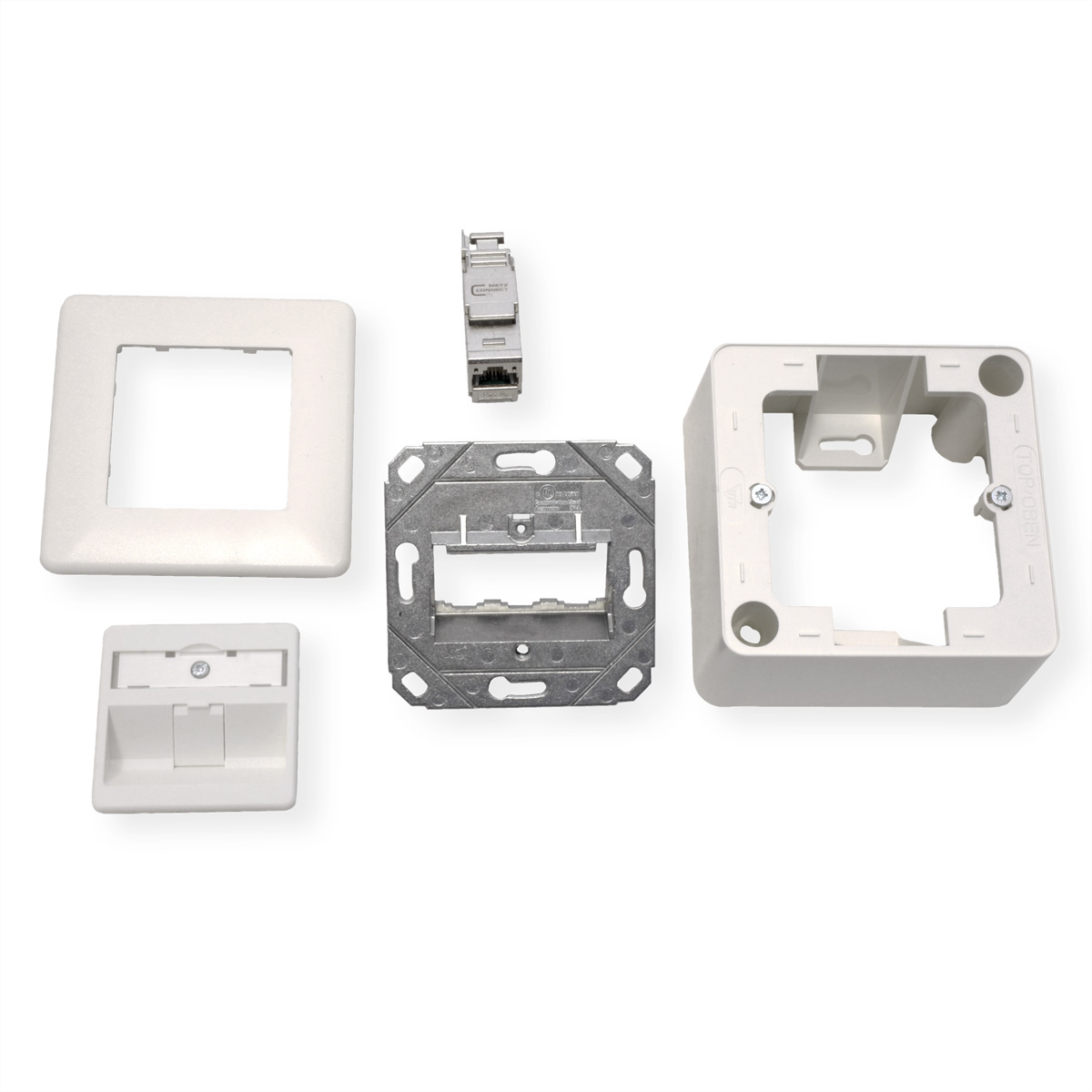 Mehrere weiße Netzwerkkomponenten, darunter eine Wandplatte, ein Rahmen und ein Stecker.
