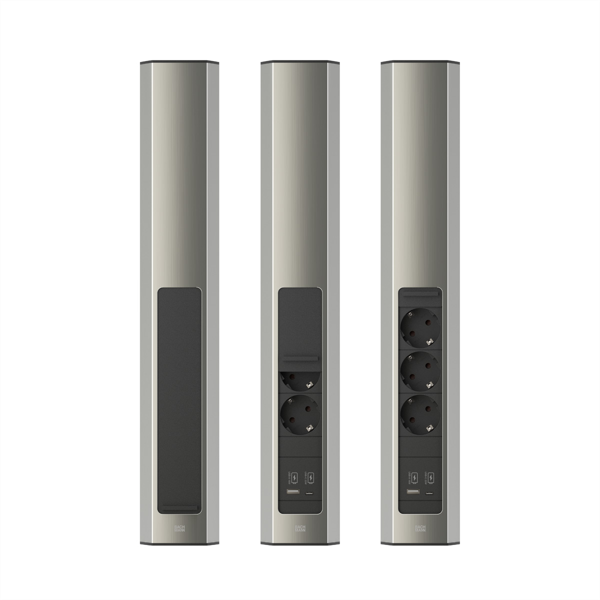 Drie zilverkleurige stroomtorens met zwarte accenten. Elk met stopcontacten, USB-poorten. Witte achtergrond.
