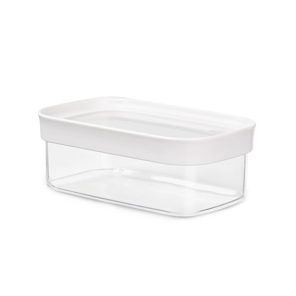 Un contenitore rettangolare di plastica trasparente con bordo e coperchio bianchi, su uno sfondo bianco. Il coperchio è bianco.