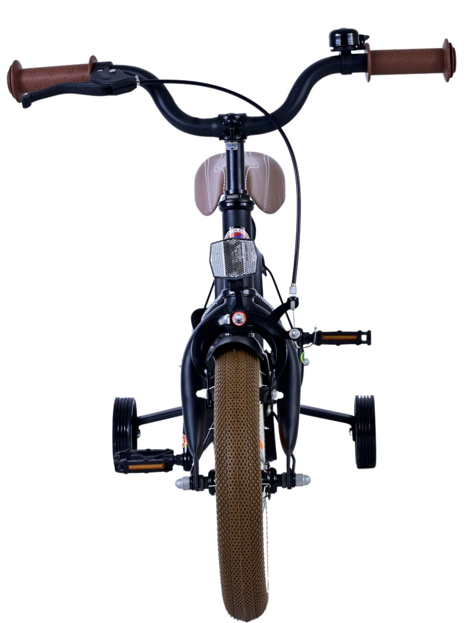Ein schwarzes Kinderfahrrad mit Stützrädern. Es hat braune Griffe und einen braunen Sitz. Der Reifen ist beige.