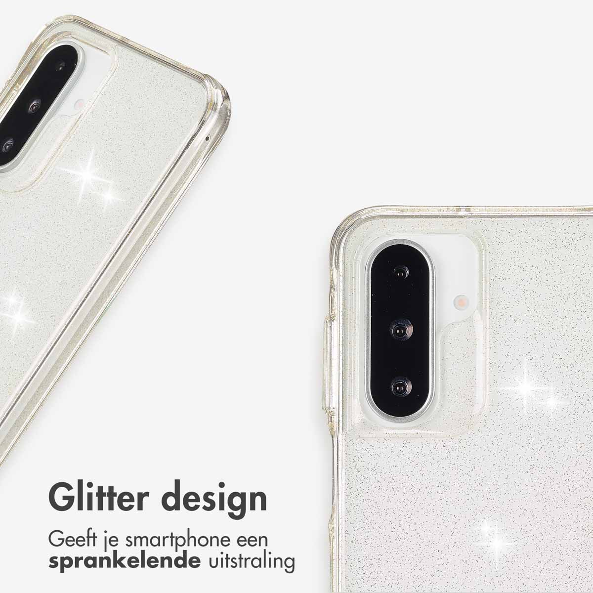 Twee transparante telefoonhoesjes met glitterdesign. Tekst: Glitterdesign, geeft je smartphone een sprankelende uitstraling.