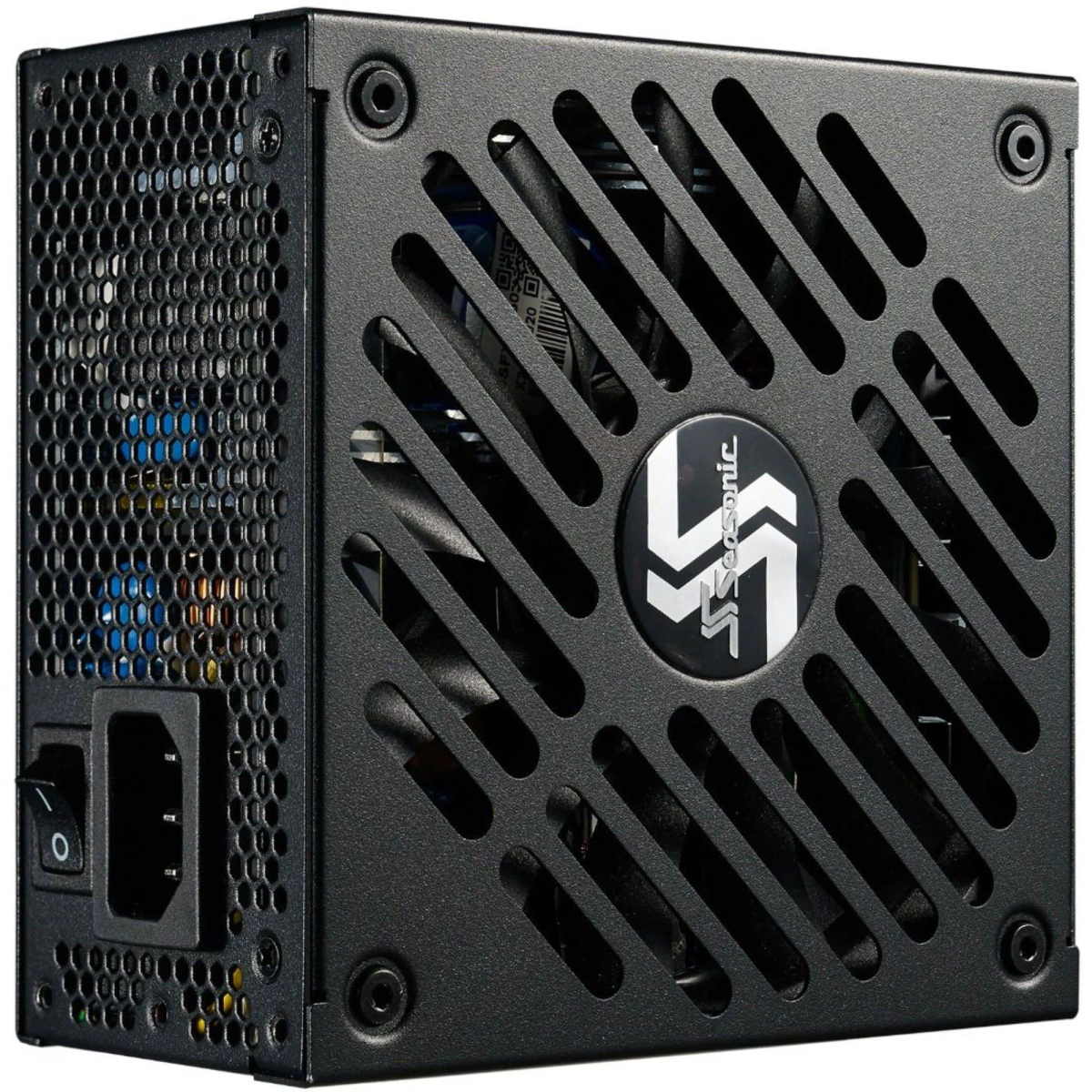 Schwarzes Computer-Netzteil mit Lüftergitter und Stromeingang.