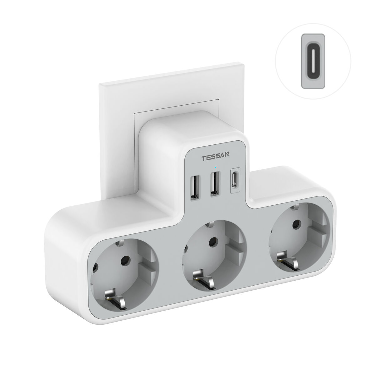 Una presa bianca con porte USB e una spina.