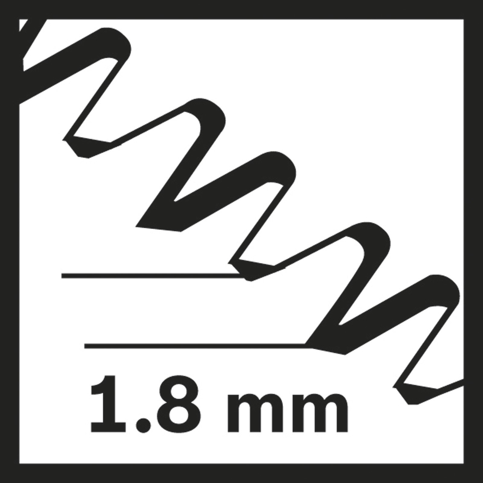 Nahaufnahme der Sägeblattzähne, markiert 1,8 mm. Die Zähne sind gebogen und abgewinkelt.