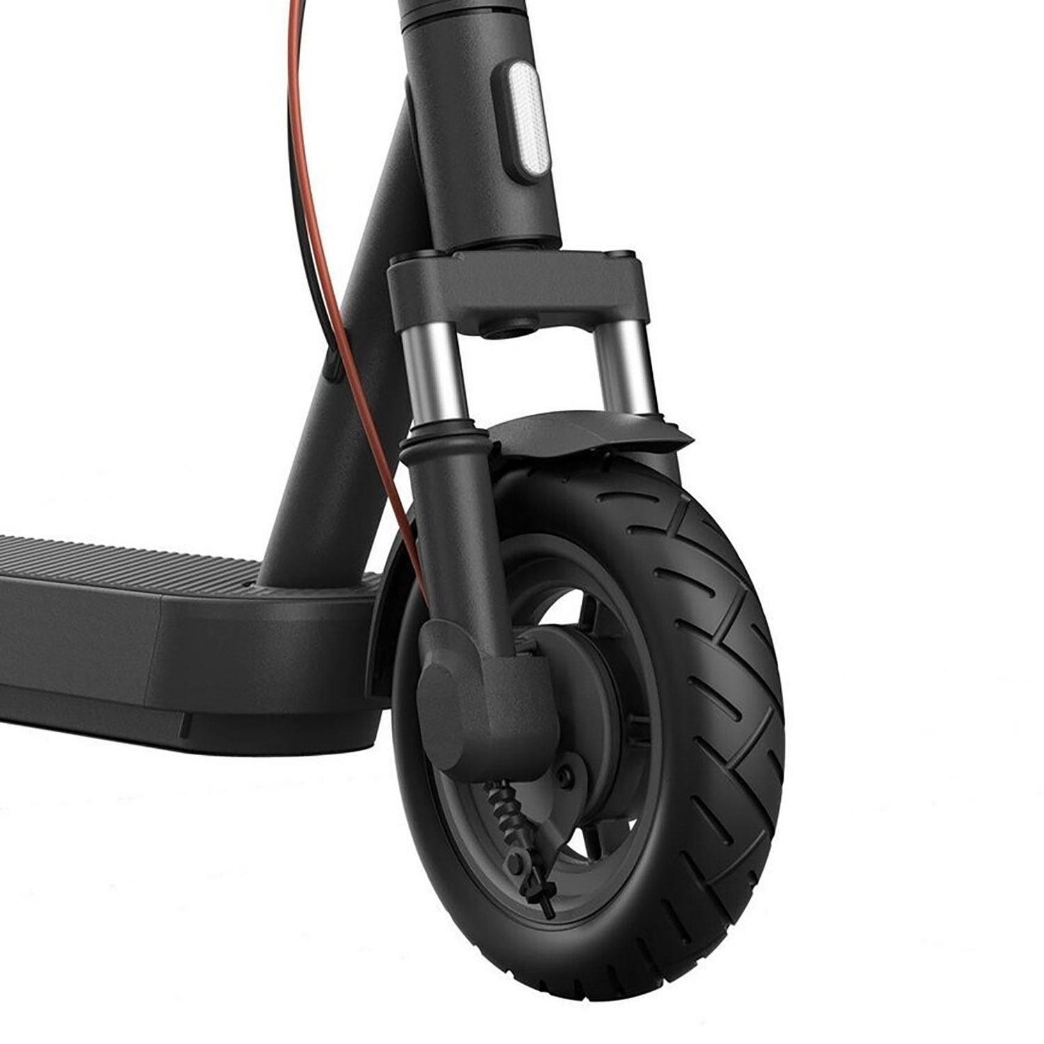 Zbliżenie przedniego koła czarnej hulajnogi elektrycznej, pokazujące oponę, błotnik i szczegóły zawieszenia.