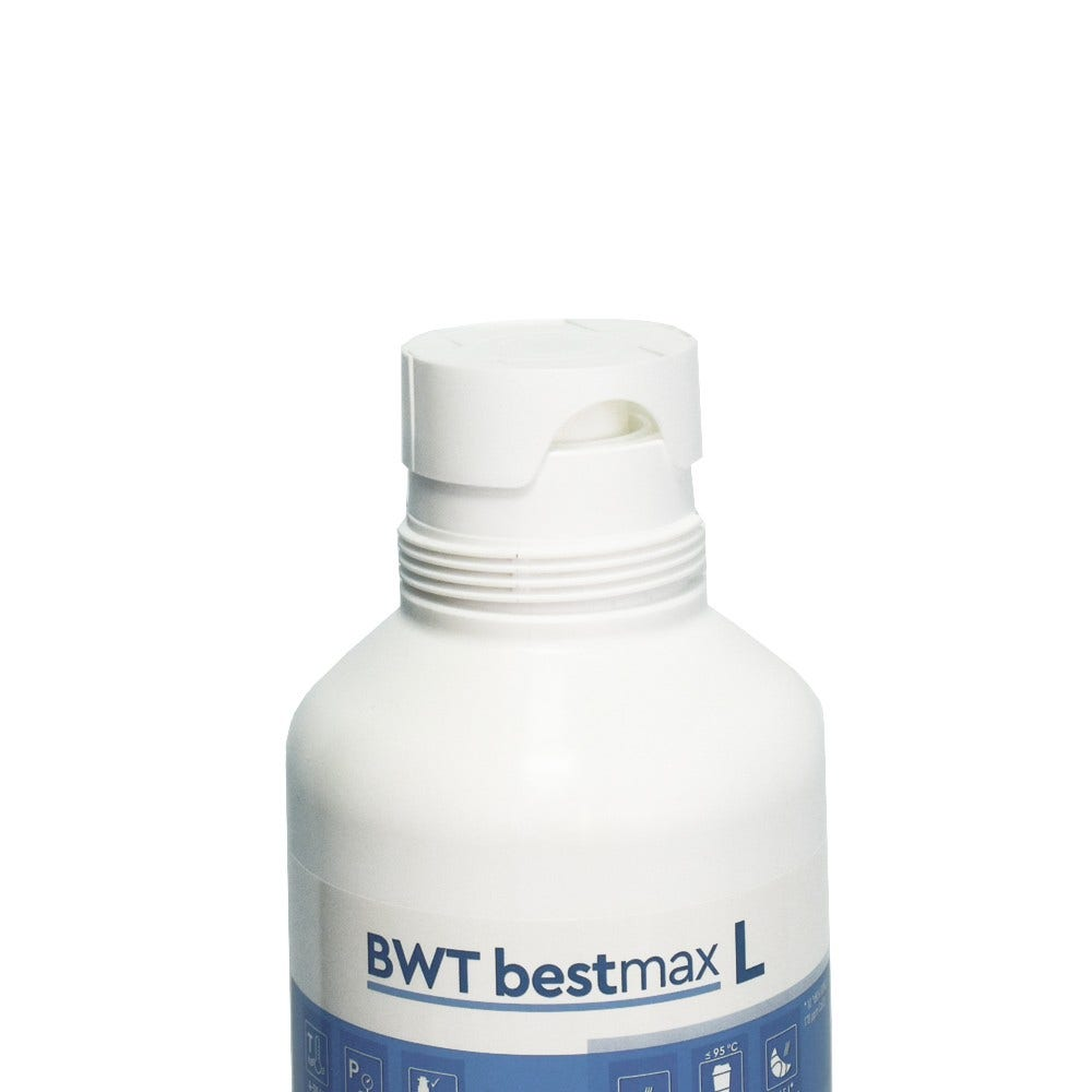 Eine weiße Flasche mit der Aufschrift „BWT bestmax L“. Der obere Teil der Flasche ist weiß.