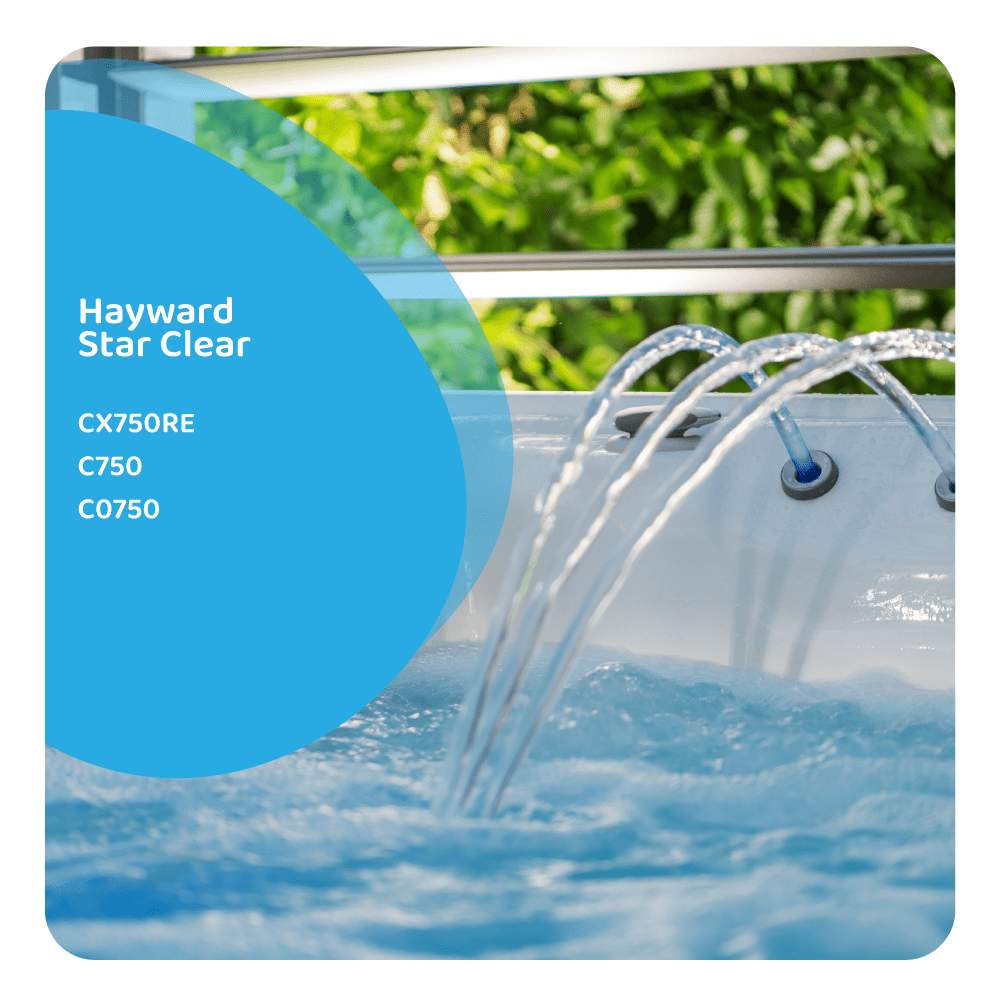 Una spa con getti d'acqua. La sovrapposizione di testo dice 'Hayward Star Clear' con numeri di modello in un cerchio blu.